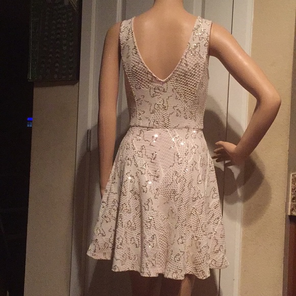 Gold sequin dress - Picture 4 of 4